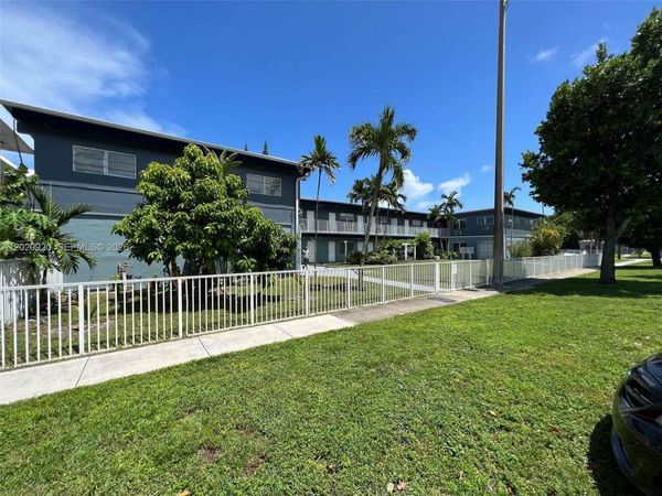 16851 NE 21st Ave, Unit 5, North Miami Beach, FL 33162