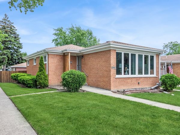 8559 N Osceola Avenue, Niles, IL 60714