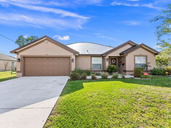 6610 NW Omega Road, Port St. Lucie, FL 34983