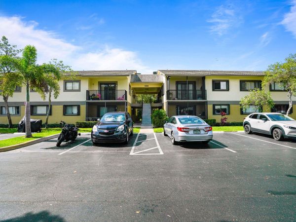 588 Trace Circle, Unit 102, Deerfield Beach, FL 33441