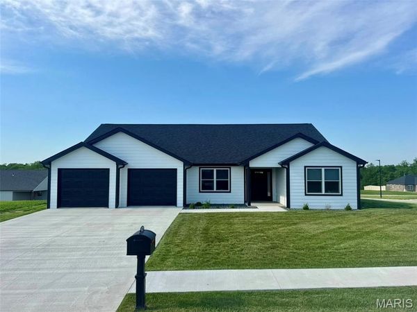 200 W Larkspur Court , Hannibal, MO 63401