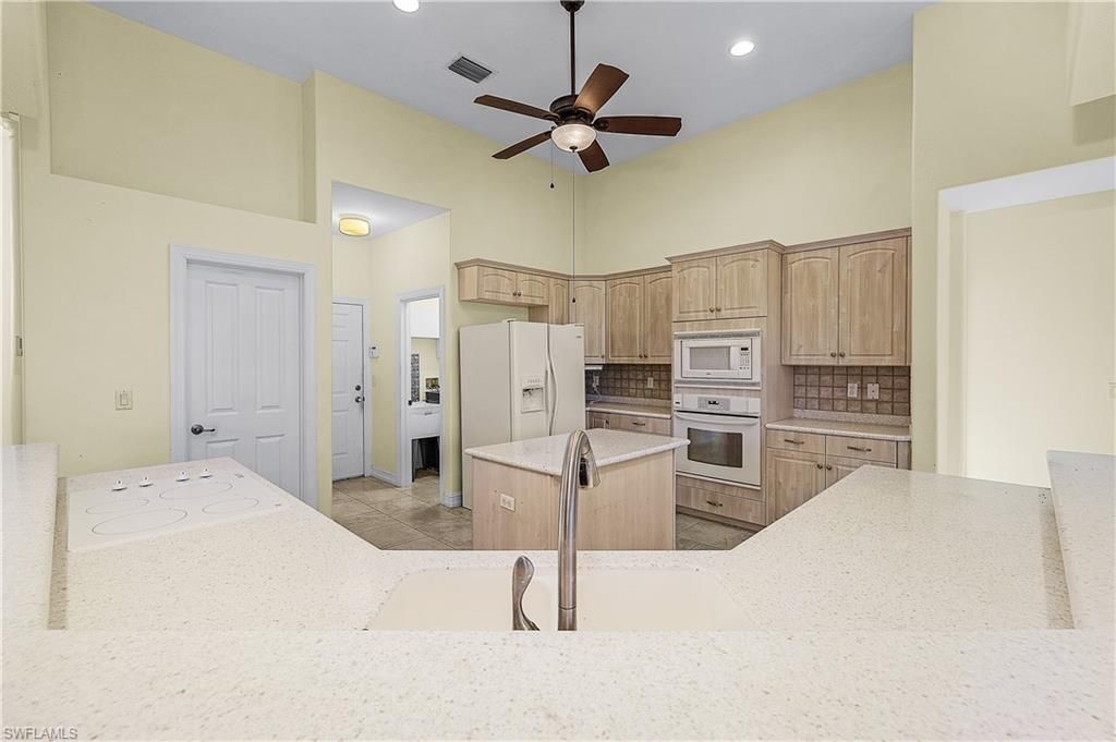 325 SE 21st St , Cape Coral, FL 33990 Photo