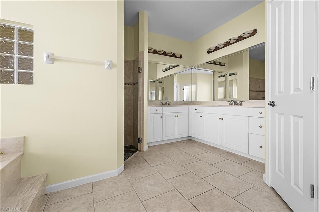 325 SE 21st St , Cape Coral, FL 33990 Photo