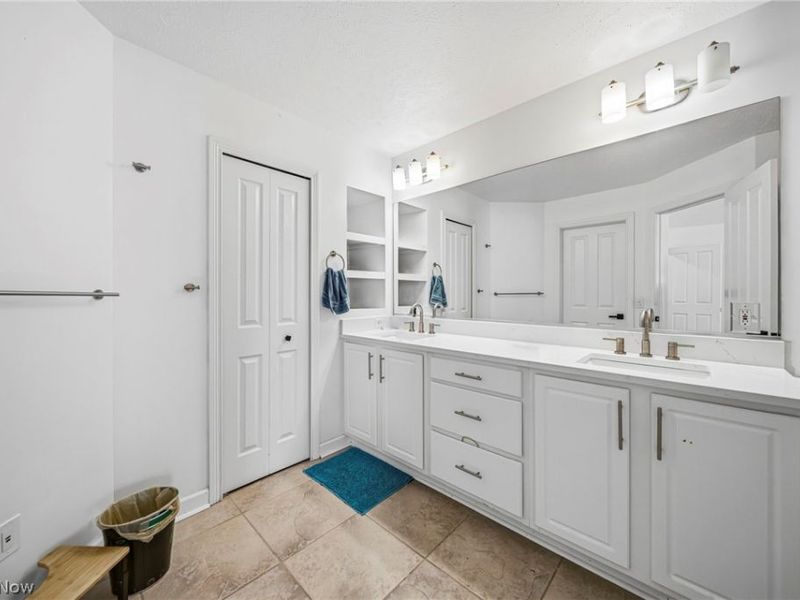 351 E Legend Court, Unit C, Highland Heights, OH 44143 Photo 12