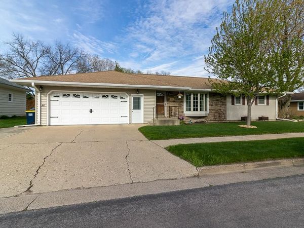 6 Hazelwood Avenue , New Ulm, MN 56073