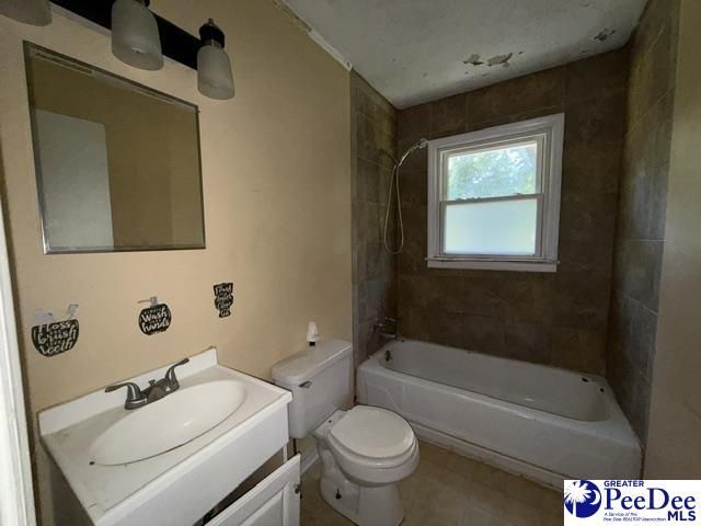 2398 Hotel St Photo 16