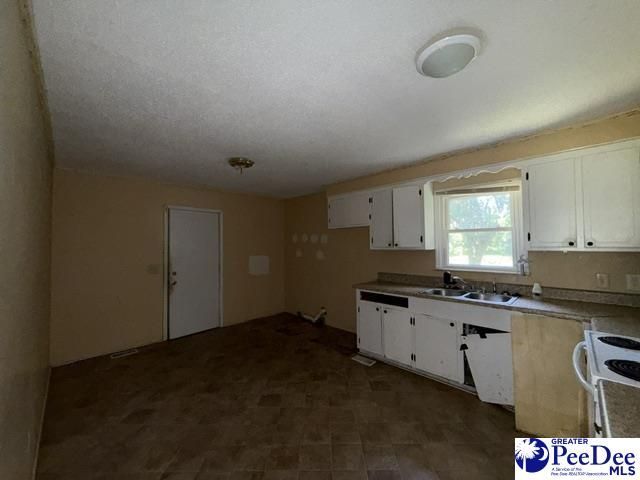 2398 Hotel St Photo 5