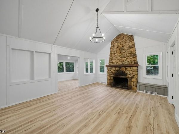 330 Springbrook Trl, Sparta, NJ 07871