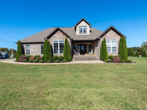 562 Double Eagle Dr , Summertown, TN 38483