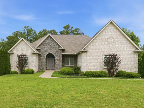 528 Country Club Drive , Dickson, TN 37055