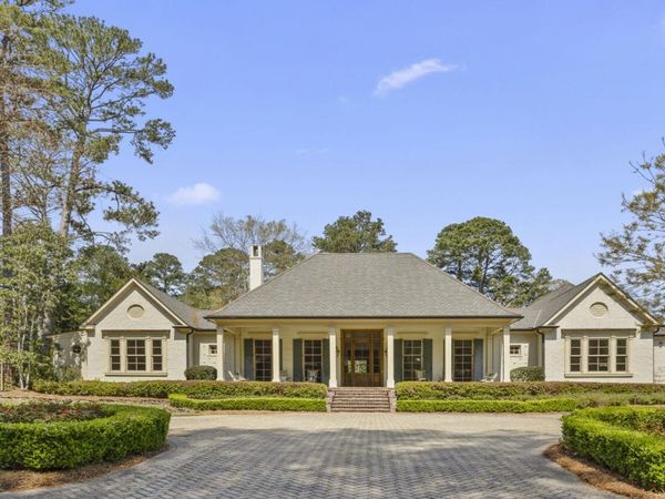 2526 Honeysuckle Lane, Jackson, MS 39211