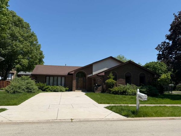 1505 N Lincoln Court , Arlington Heights, IL 60004