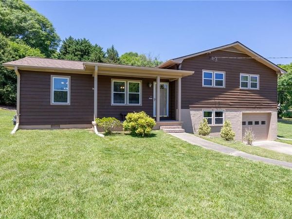 211 MAYFLOWER Drive , Woodstock, GA 30188
