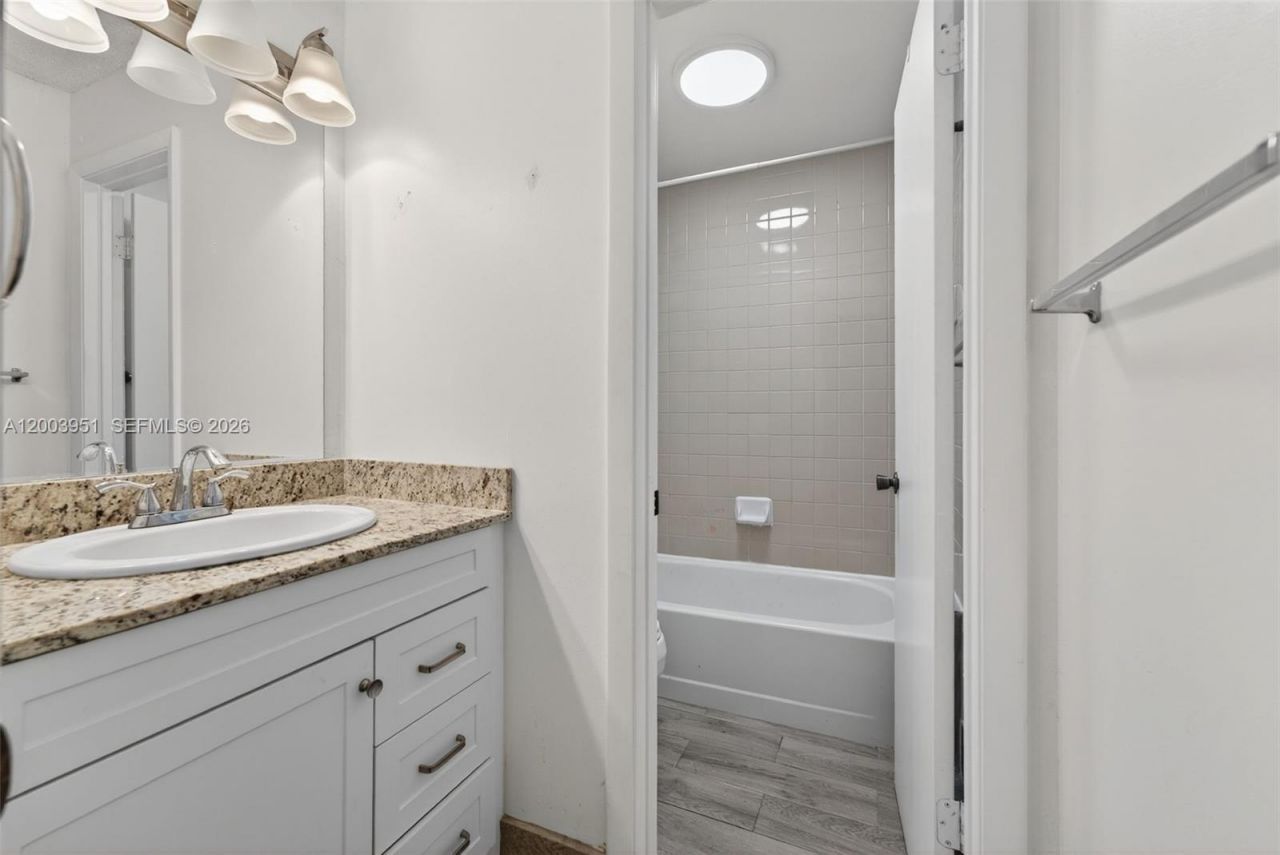889 Hamilton Dr , Unit 889D, Homestead, FL 33034 Photo