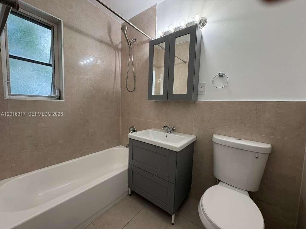 3581 SW 17th St , Unit front, Miami, FL 33145 Photo