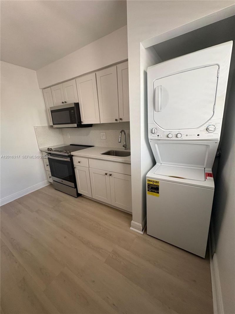 3581 SW 17th St , Unit front, Miami, FL 33145 Photo