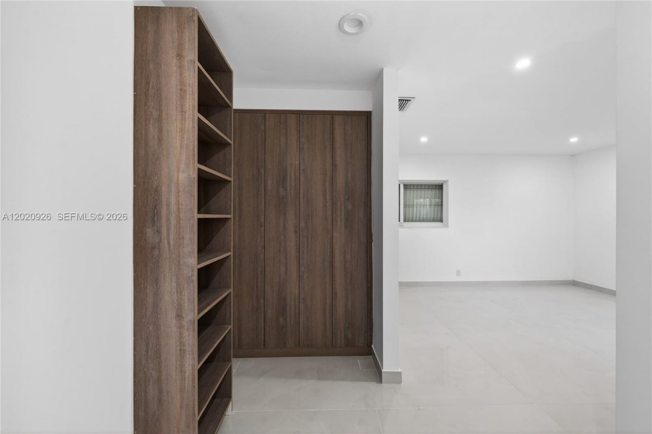1101 S Shore Dr, Unit 1, Miami Beach, FL 33141 Photo