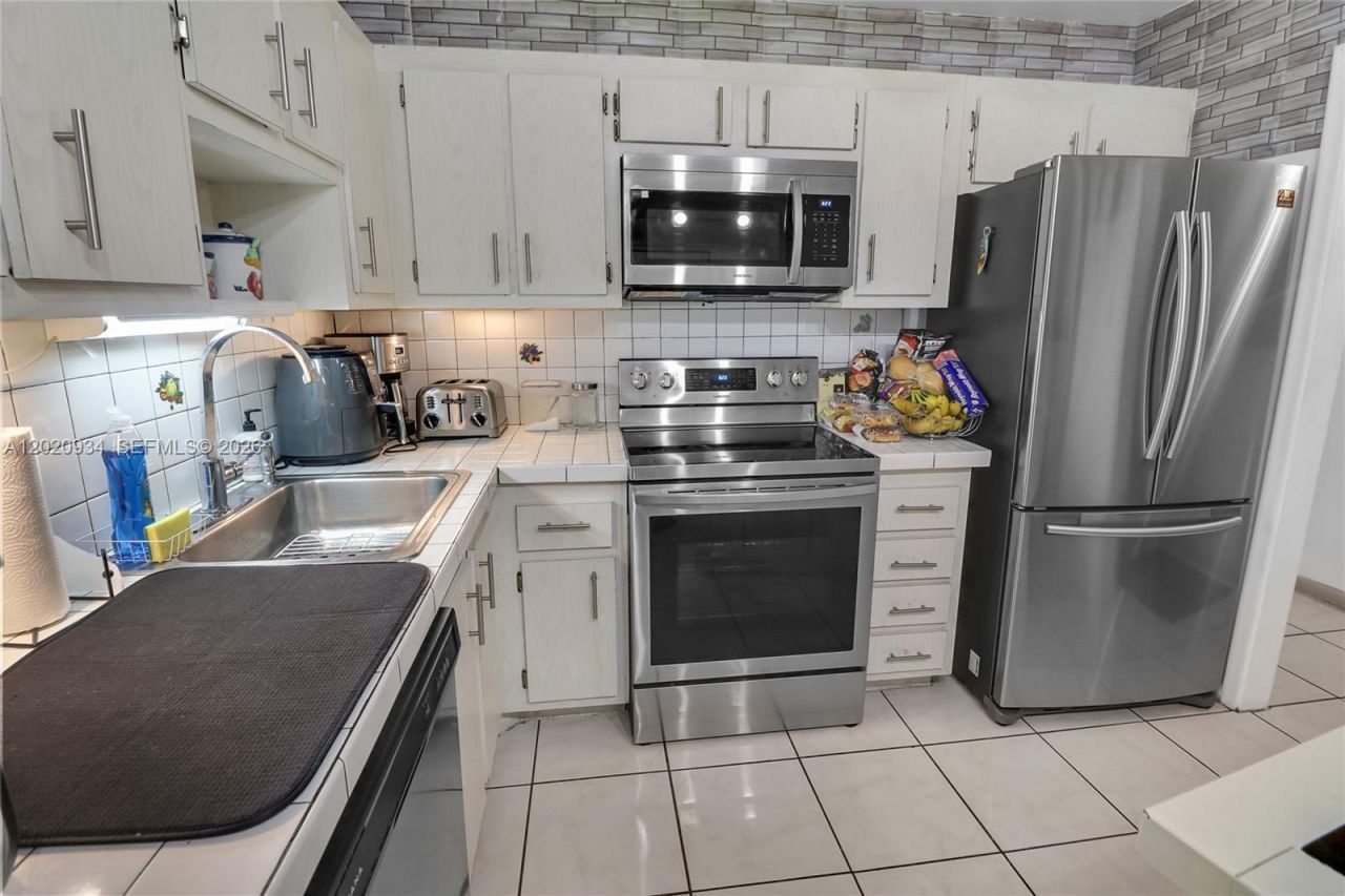 4851 NW 21st St, Unit 107, Lauderhill, FL 33313 Photo