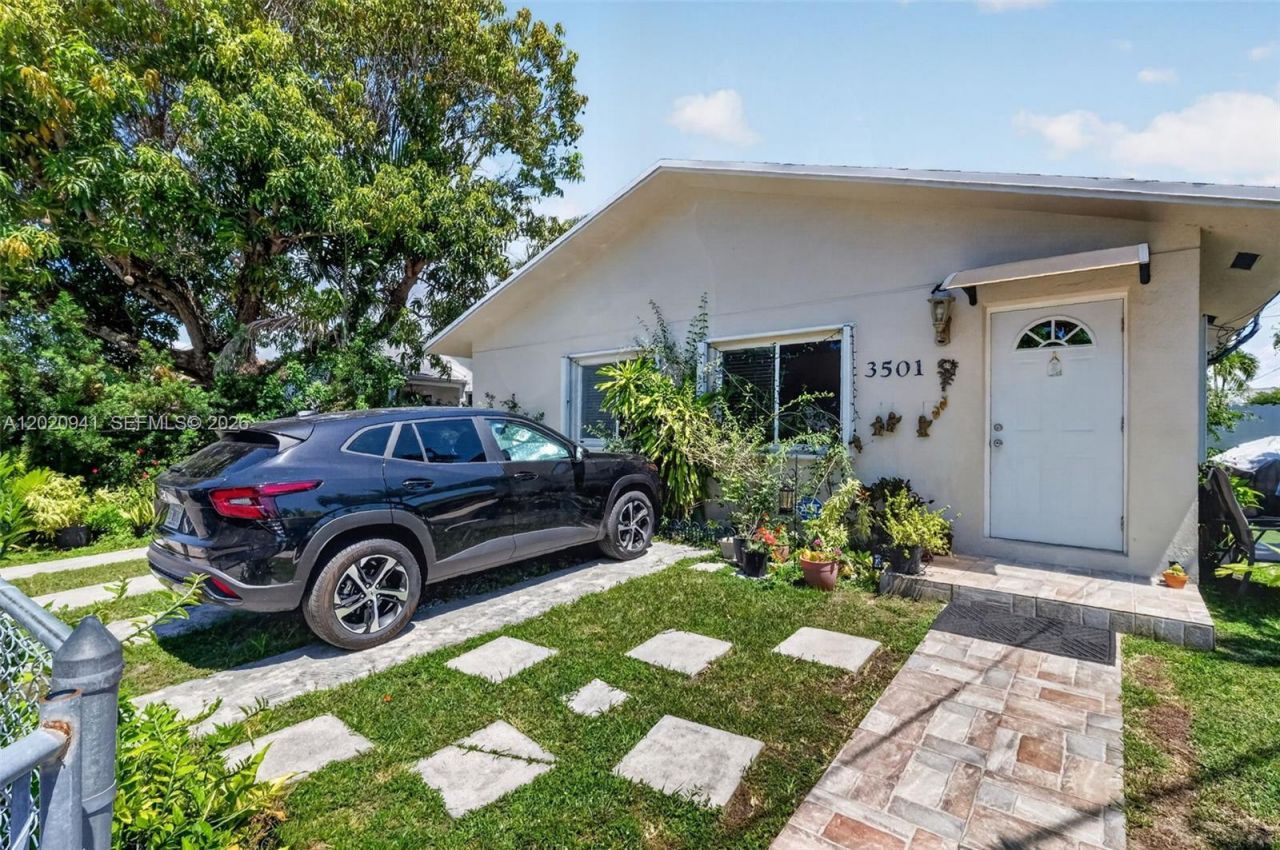 3501 SW 12th St , Miami, FL 33135 Photo