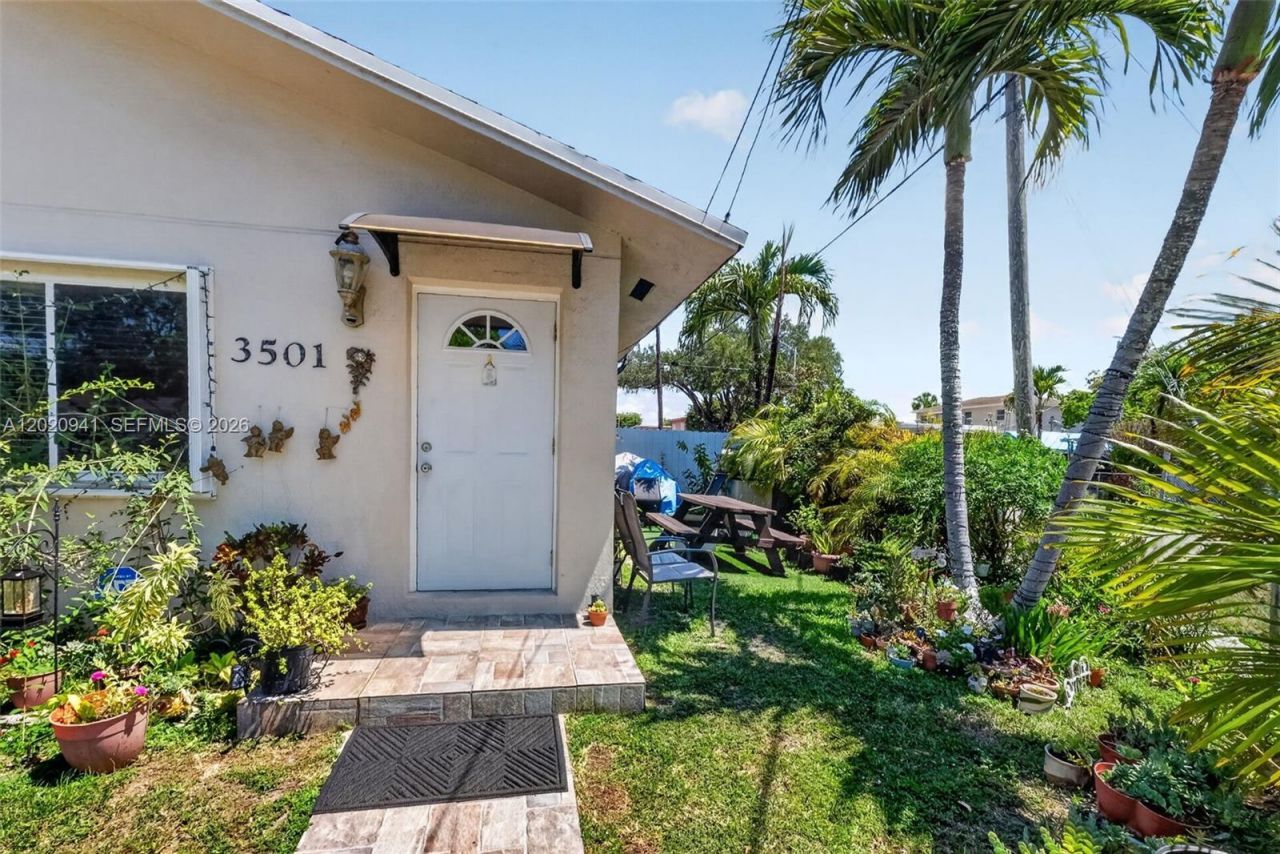 3501 SW 12th St , Miami, FL 33135 Photo