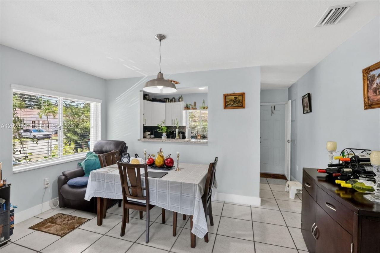 3501 SW 12th St , Miami, FL 33135 Photo