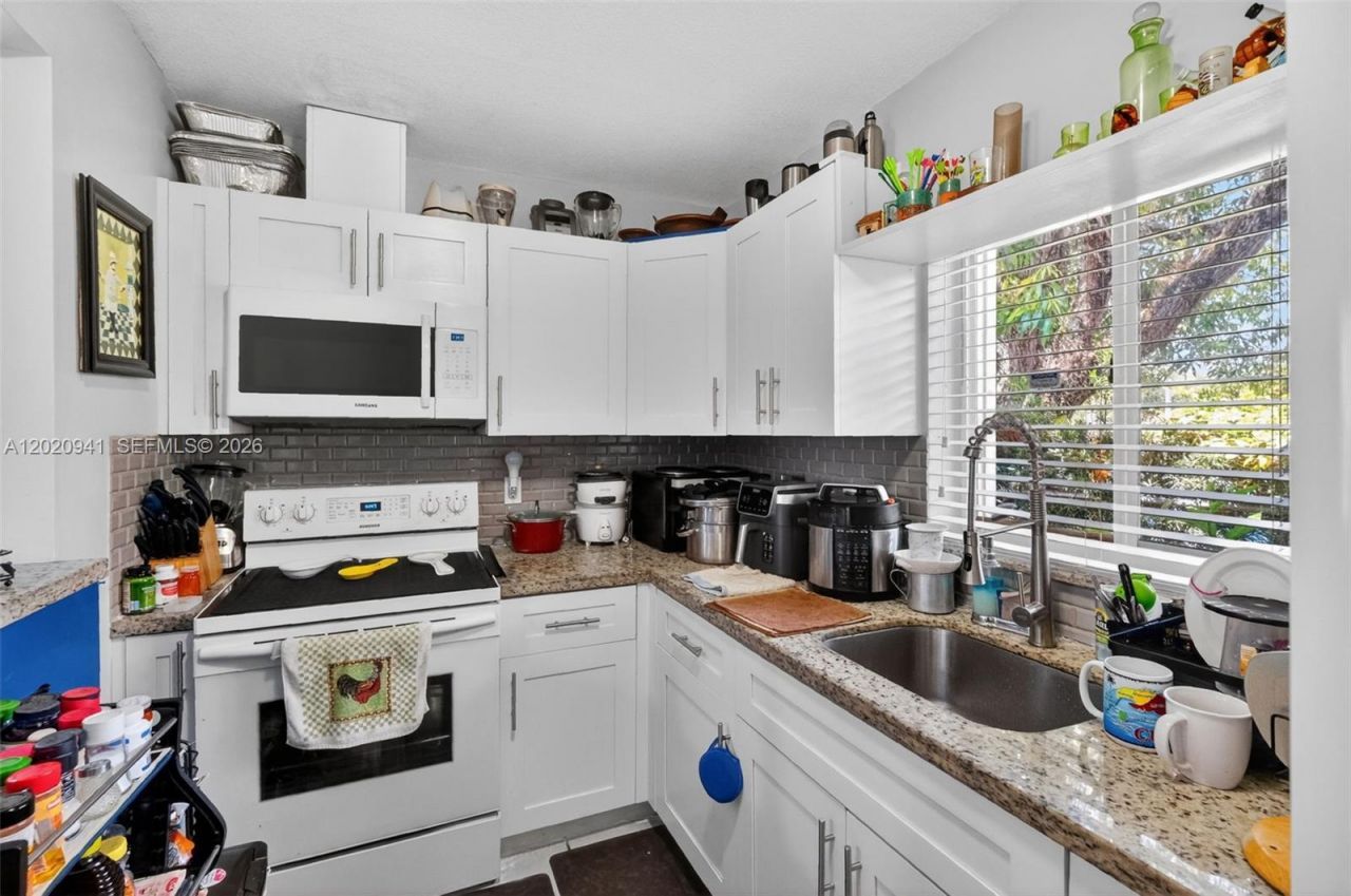 3501 SW 12th St , Miami, FL 33135 Photo