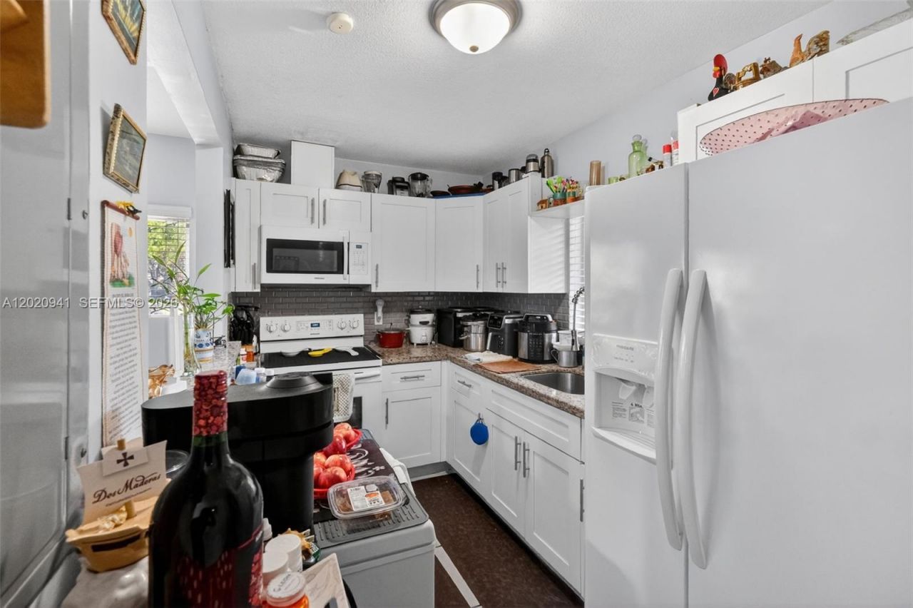 3501 SW 12th St , Miami, FL 33135 Photo