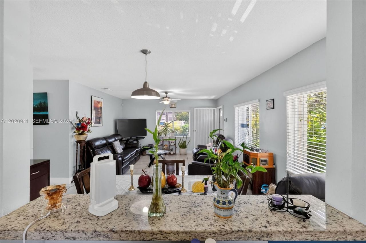 3501 SW 12th St , Miami, FL 33135 Photo