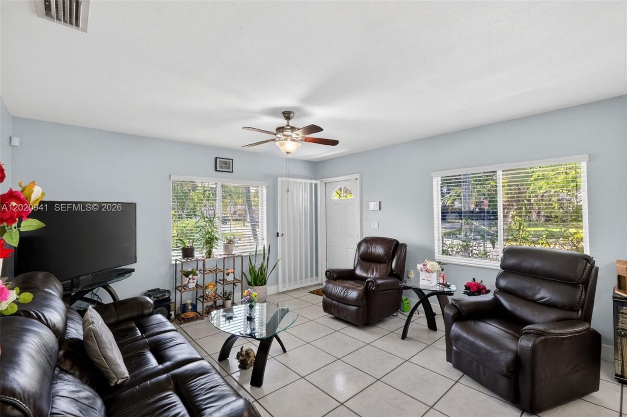 3501 SW 12th St , Miami, FL 33135 Photo