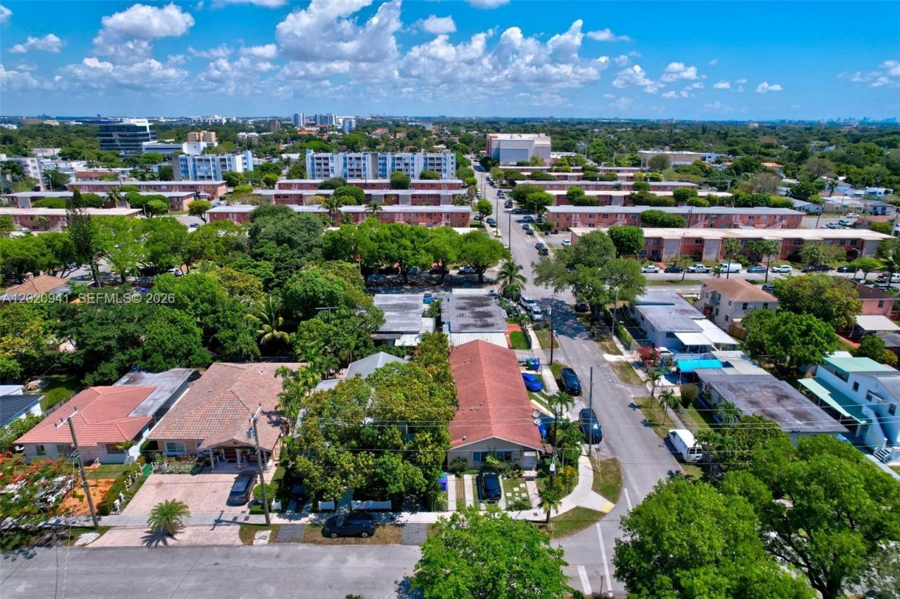 3501 SW 12th St , Miami, FL 33135 Photo