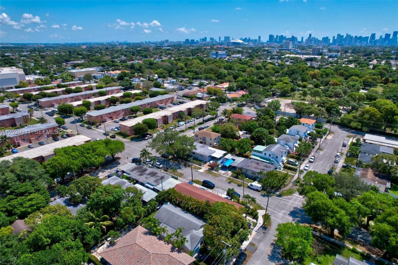 3501 SW 12th St , Miami, FL 33135 Photo