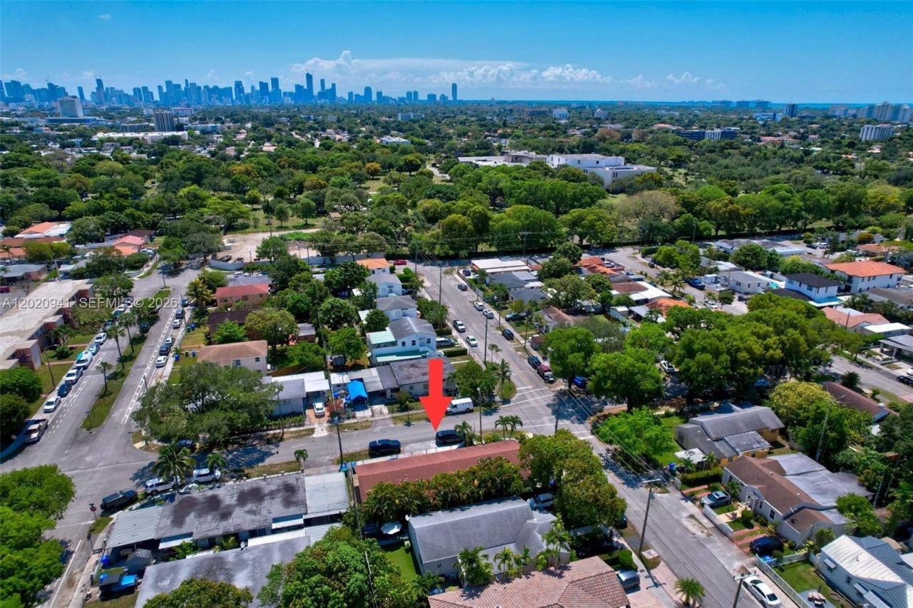 3501 SW 12th St , Miami, FL 33135 Photo