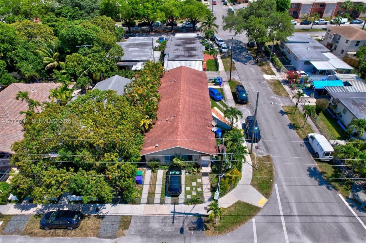 3501 SW 12th St , Miami, FL 33135 Photo