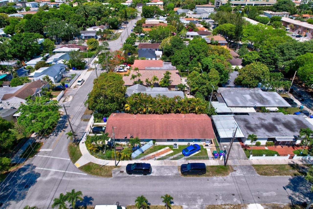 3501 SW 12th St , Miami, FL 33135 Photo