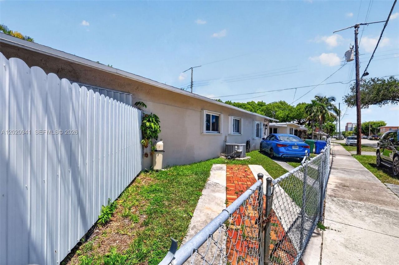3501 SW 12th St , Miami, FL 33135 Photo