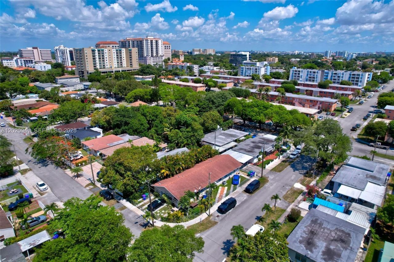 3501 SW 12th St , Miami, FL 33135 Photo