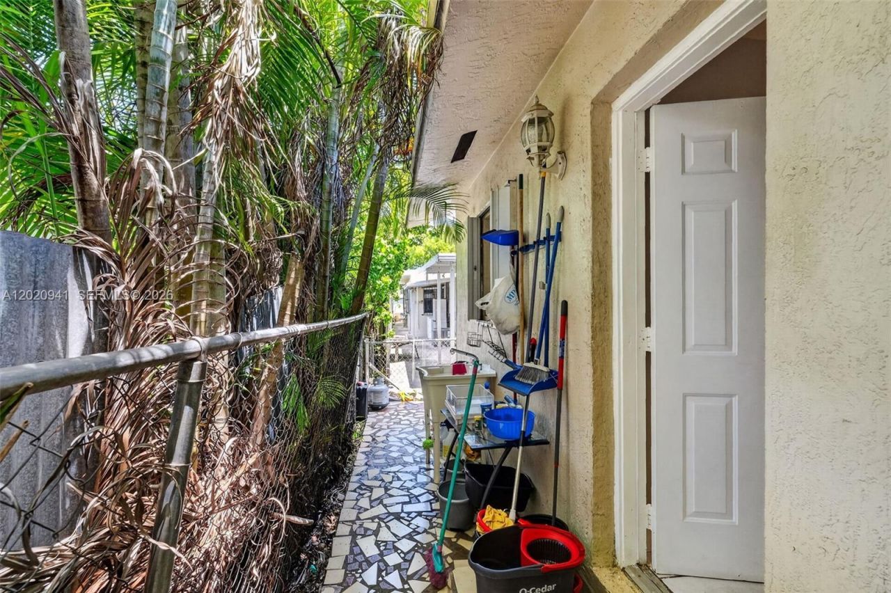 3501 SW 12th St , Miami, FL 33135 Photo