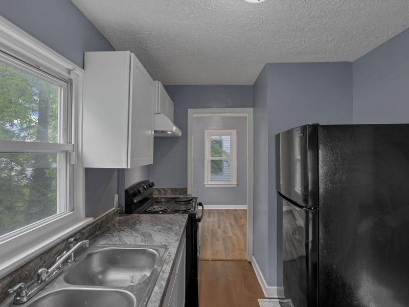 588 S Waverly Street , Columbus, OH 43213 Photo 8