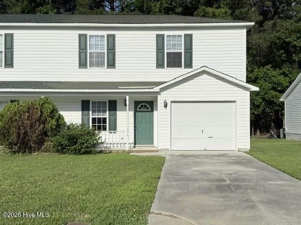 216 Winners Circle S, Jacksonville, NC 28546