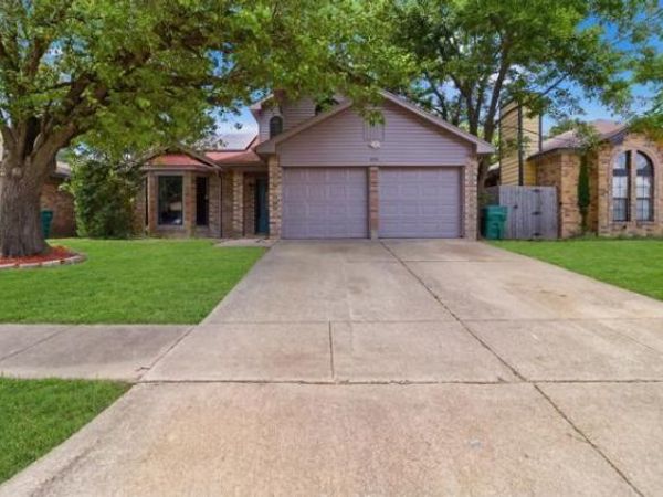 606 Lemons Street , Cedar Hill, TX 75104