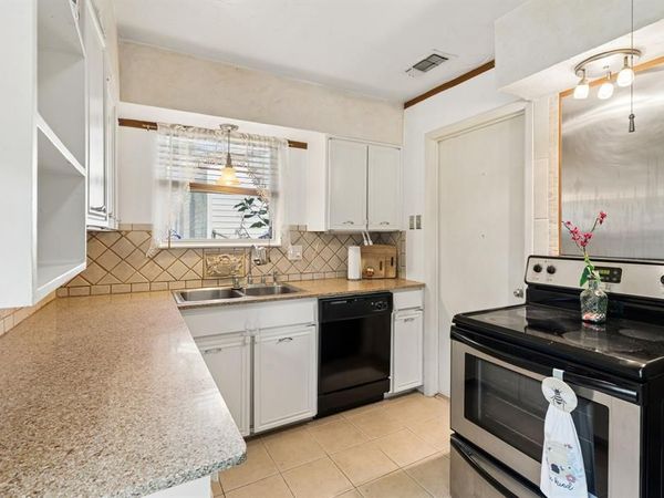 1822 Finley Road, Irving, TX 75062