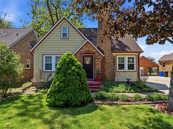 1017 26th St SE, Cedar Rapids, IA 52403