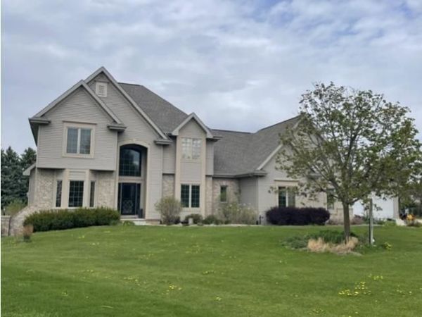 8048 SAQUARO COURT, Neenah, WI 54956