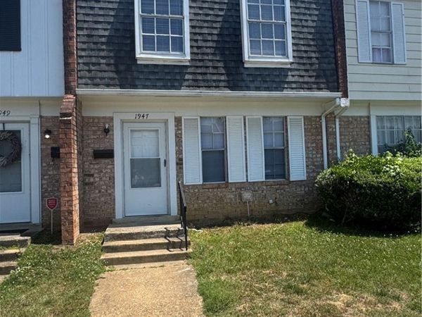 1947 Repp Circle , Highland Springs, VA 23075