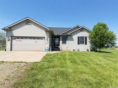 6860 Grand River Road , Burns Twp, MI 48414
