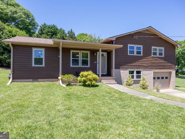 211 MAYFLOWER Drive, Woodstock, GA 30188