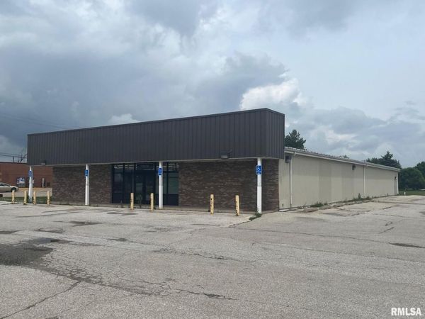 702 N Highway 61 Highway , Wapello, IA 52653