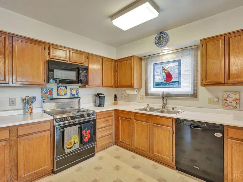 3170 Lakepointe Court, Unit 34, Cincinnati, OH 45248 Photo 15