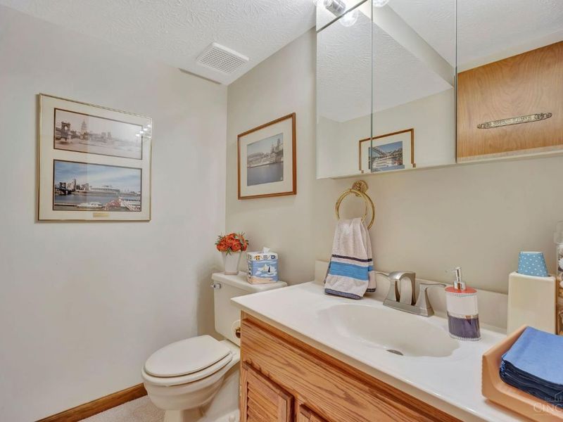 3170 Lakepointe Court, Unit 34, Cincinnati, OH 45248 Photo 38