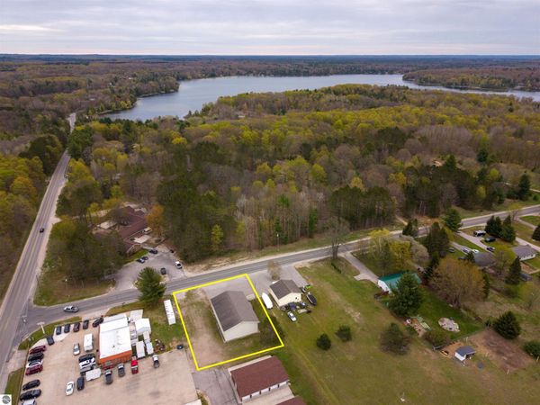 6460 Reynolds Road N, Lake Ann, MI 49650